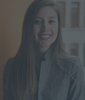 Etudiante souriante ESG Act Etudiante souriante ESG Act
